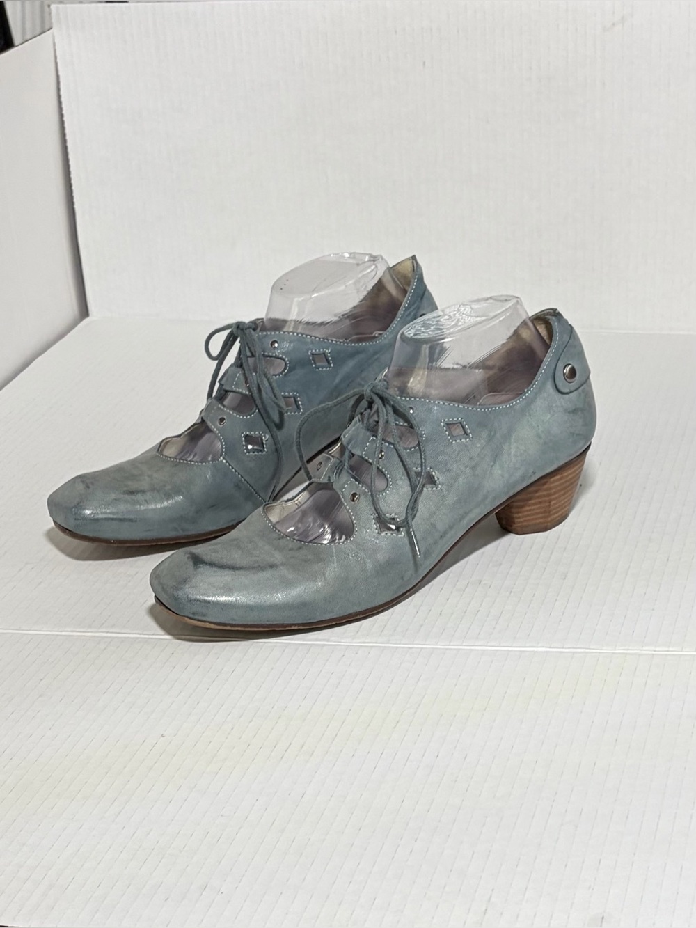 Fidji Square Toe Lace Heels